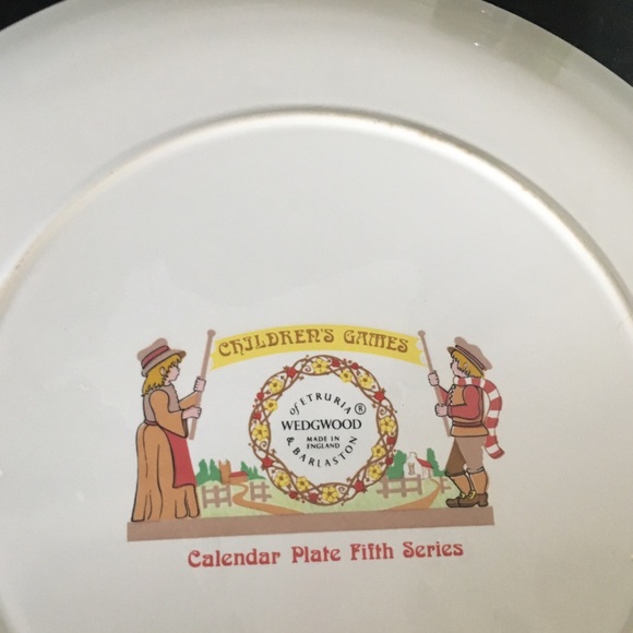 SOLD! Wedgwood 1975 Calendar Plate “Children’s Games” - Picture 6 of 6